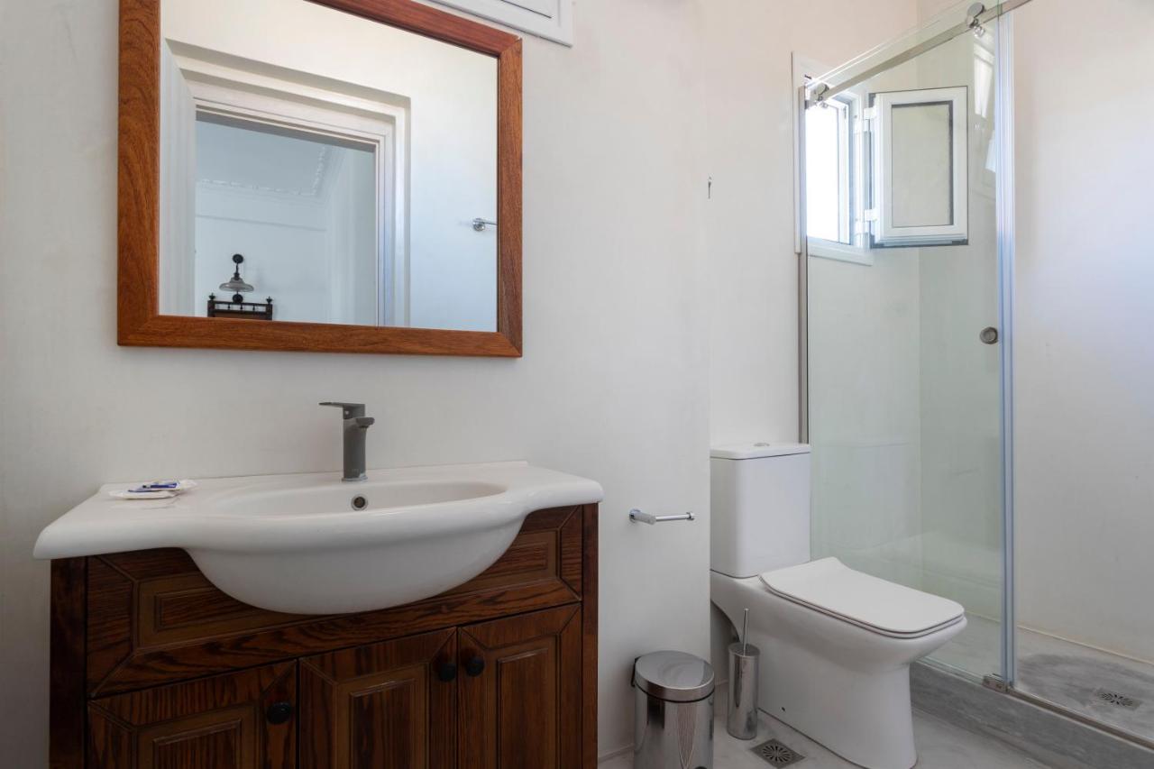 Condillia Central Apartment Spetses Town ภายนอก รูปภาพ
