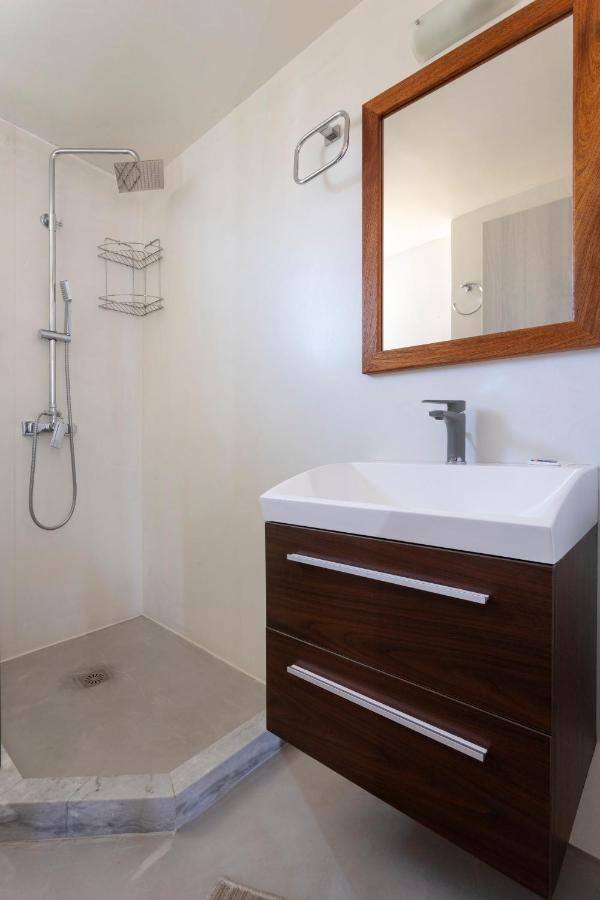 Condillia Central Apartment Spetses Town ภายนอก รูปภาพ