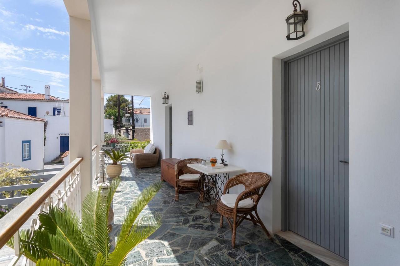 Condillia Central Apartment Spetses Town ภายนอก รูปภาพ